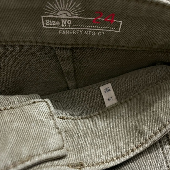 NWT Faherty Size 24” The Stretch Terry Patch Pocket Shorts - Military Green - Picture 10 of 11